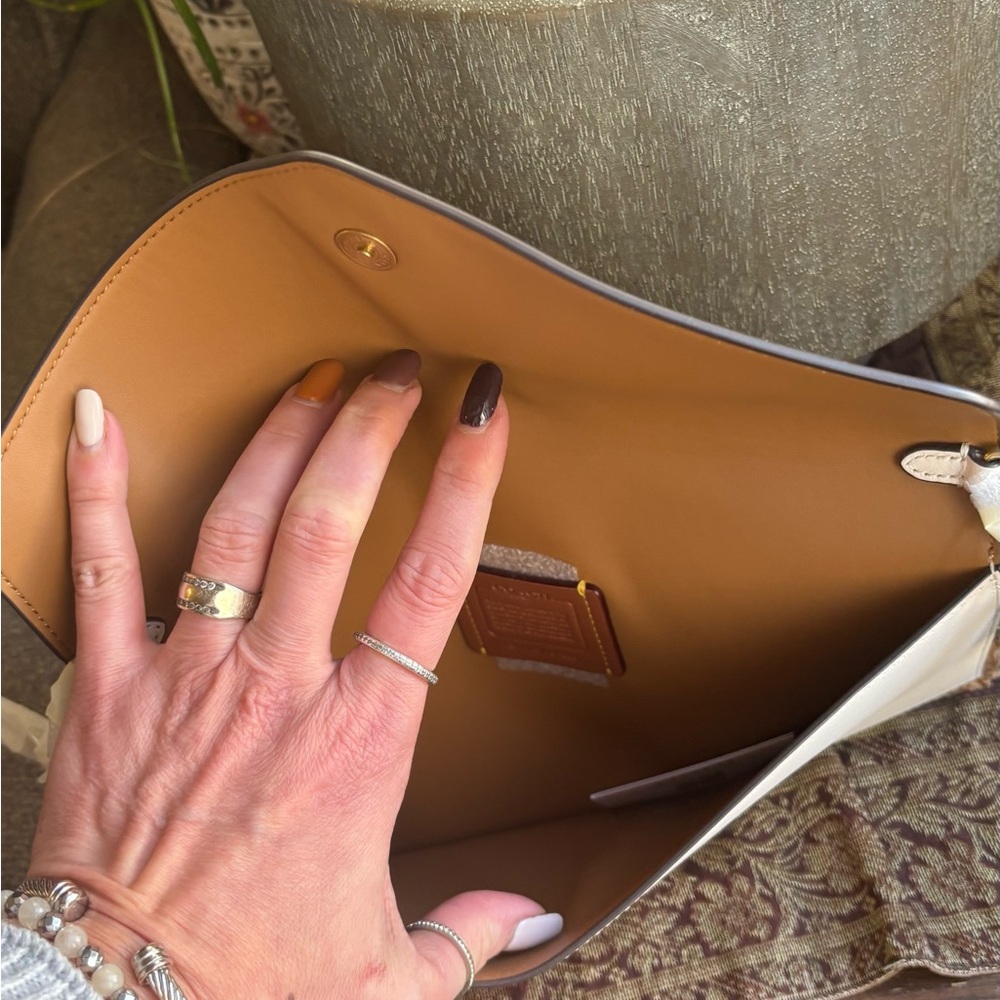 SOLD⛔️Authentic Coach 1941 White Leather flap magnetic closure Clutch/Crossbody - Picture 8 of 11